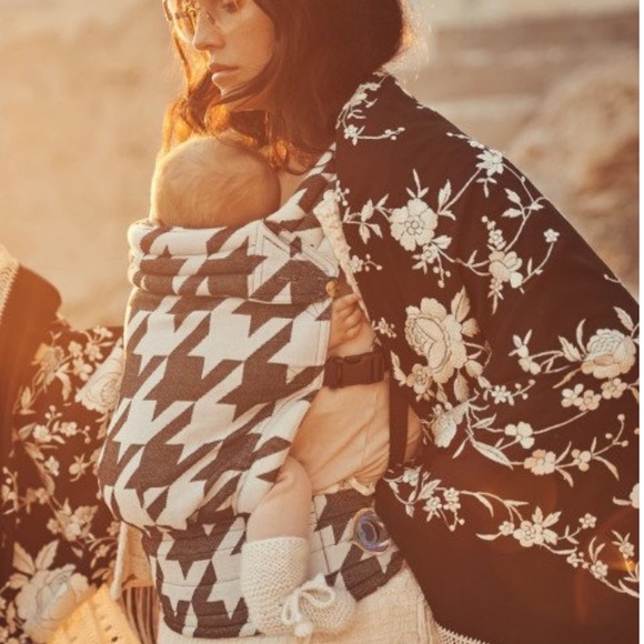 used artipoppe baby carrier